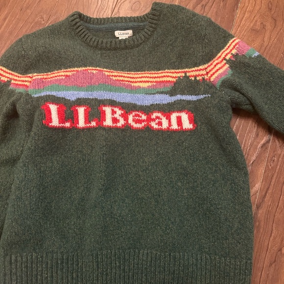 L.L.Bean Bean's Classic Raggwool Crew Sweater in green lambswool - Picture 9 of 9
